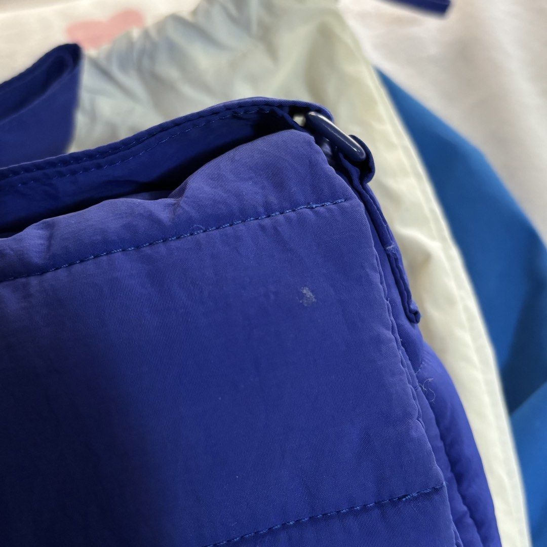 Beyond The Vines Poofy Bag Blue (Category: Cross-body Bags) located in San Juan City. Submitted by gratefulgreed (Listing ID 1467420549, Image 3). Description: Beyond the Vines Poofy bag Blue (color discontinued).