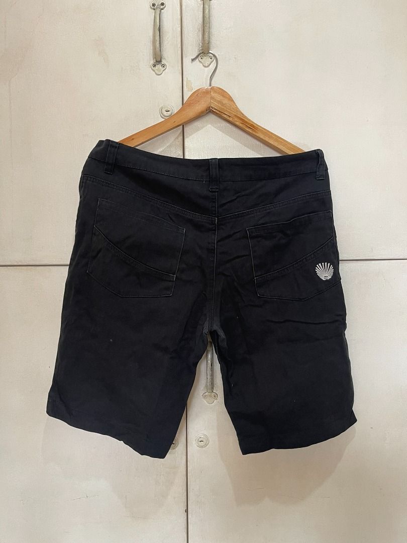 BILLABONG BLACK DENIM SHORTS (Category: Shorts) located in Manila. Submitted by ako.si.lemmor (Listing ID 1467420401, Image 3). Description: This item is authentic and personal used. Waistline: 33-36in Length: 18.5in Color rate: 8/10 Issue: Slight color fade Shipping at your own cost or pickup Mandaluyong..