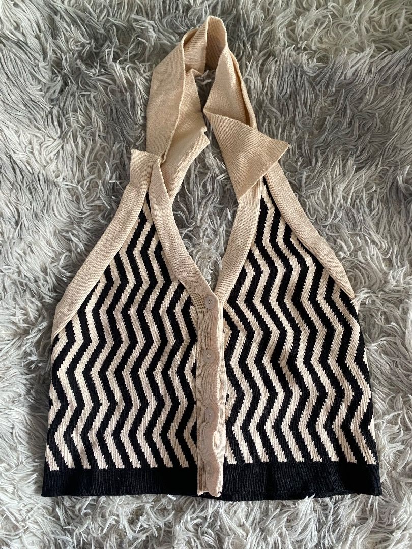 Black and Beige Zigzag Knit Halter Top (Category: Sleeveless) located in Caloocan City. Submitted by janaaaxo (Listing ID 1467486778, Image 1). Description: never been used! can fit to medium brought in shoope for 266 rfs: need for school funds payment method: gcash/bank transfer meetup place: las piñas/makati only.