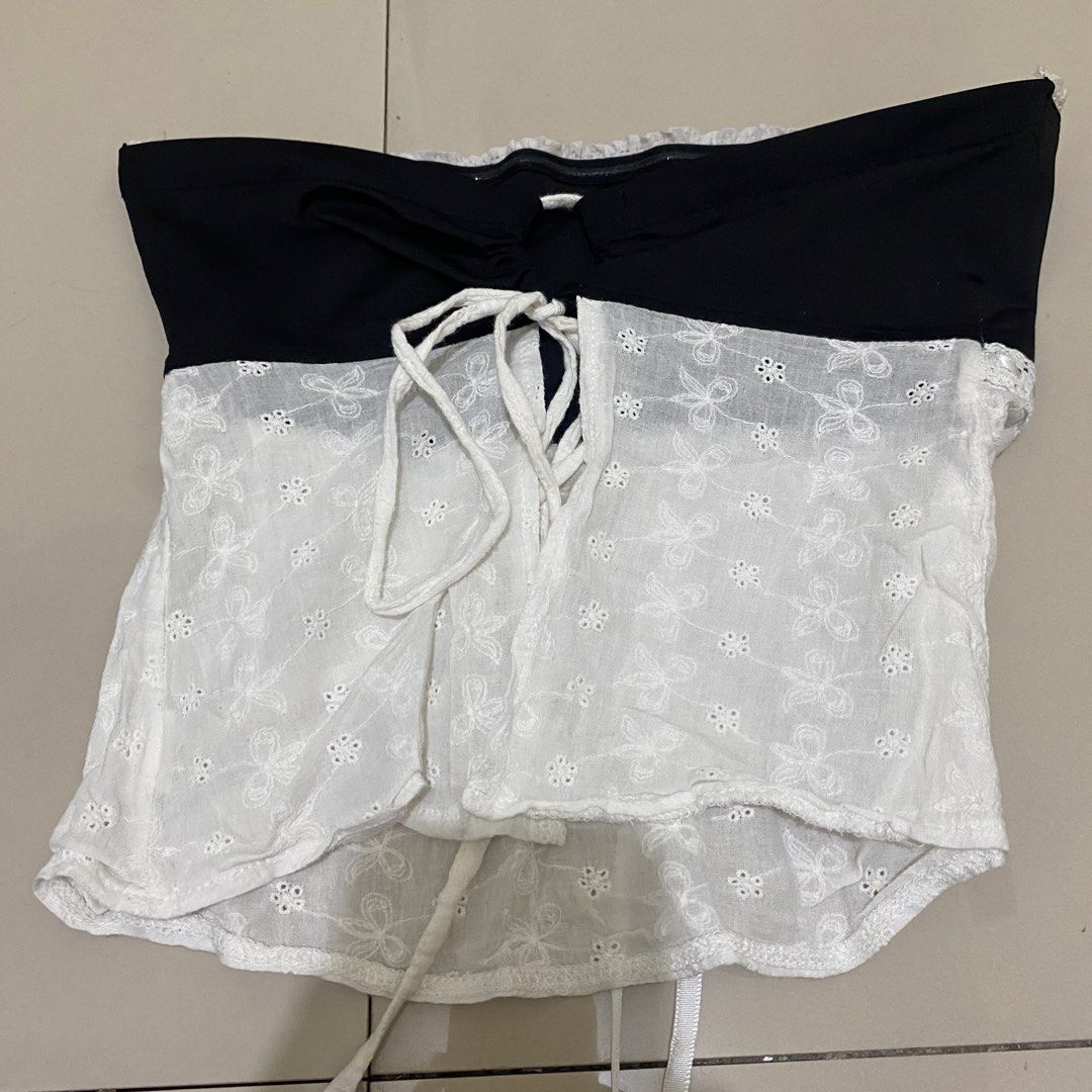 Black and White Basic Tube Top (Category: Sleeveless) located in Quezon City. Submitted by lovelylittlepreloves (Listing ID 1467408256, Image 2). Description: .