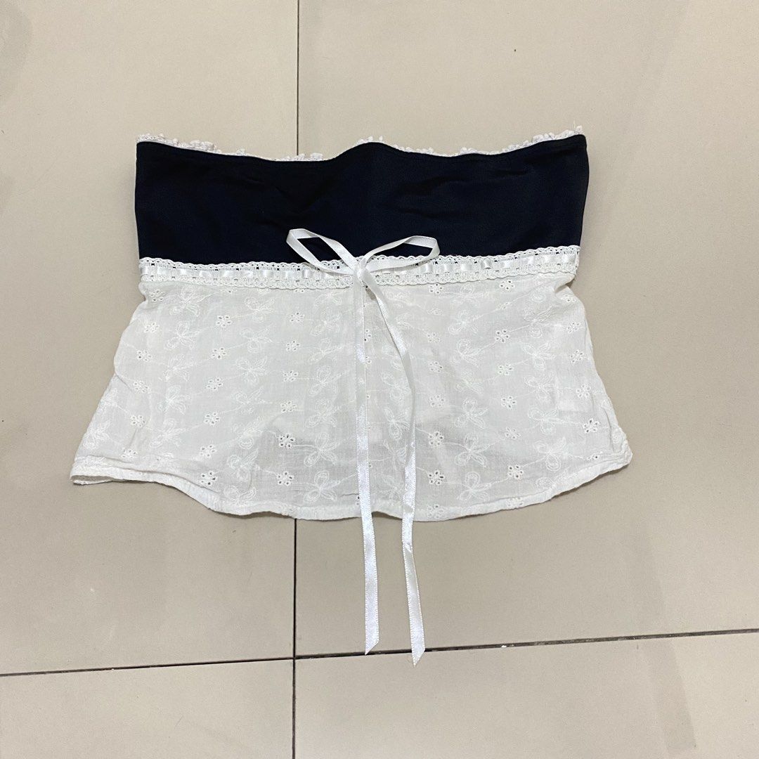 Black and White Basic Tube Top (Category: Sleeveless) located in Quezon City. Submitted by lovelylittlepreloves (Listing ID 1467408256, Image 1). Description: .