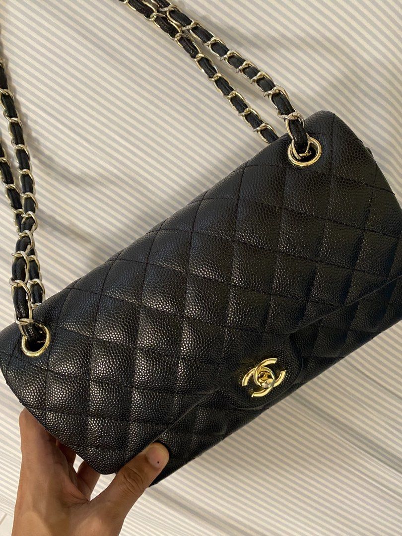 Chanel Black Classic Quilted Flap Bag (Category: Shoulder Bags) located in Makati City. Submitted by bottega_boi (Listing ID 1467547976, Image 2). Description: .