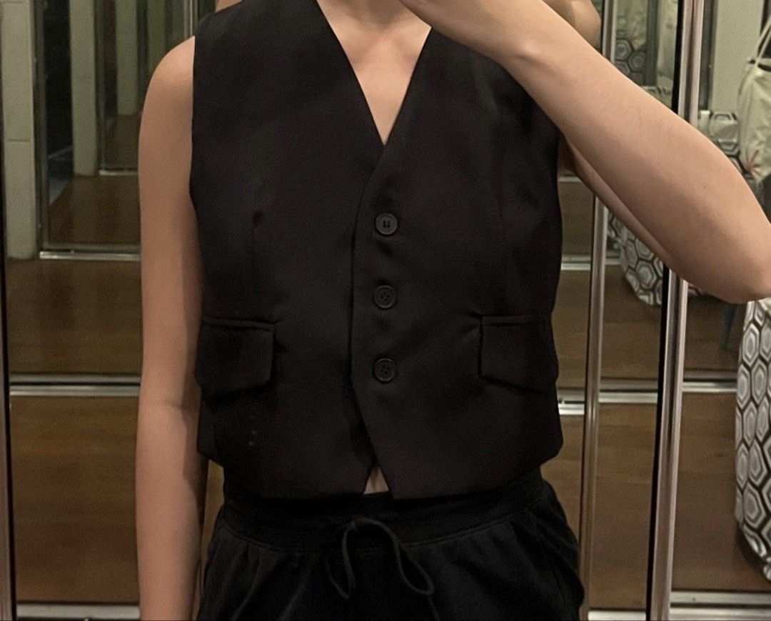 Black Cotton Vest (Category: Sleeveless) located in Pasig City. Submitted by mxvxt (Listing ID 1467441914, Image 2). Description: 〰 brand new, never been used 〰 fits XS-S frame 〰 has silk inner lining 〰 versatile — great for office-wear or nights out! 〰 rfs: decluttering .