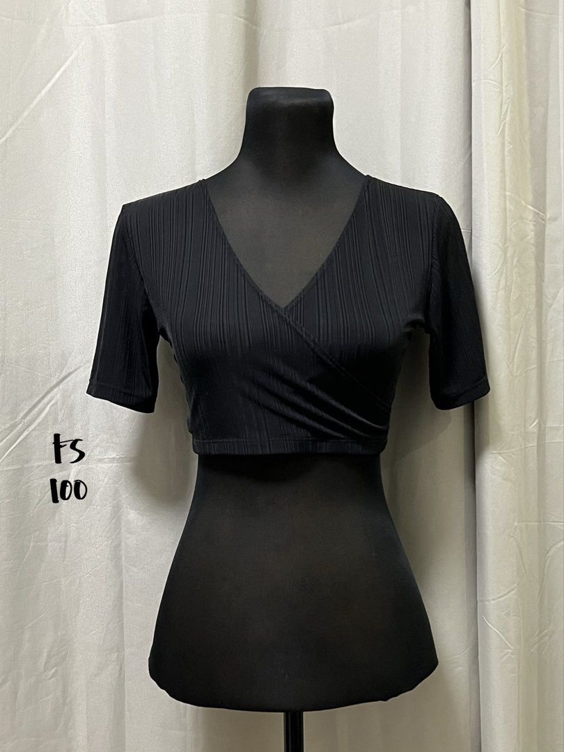 Black crop top (Category: Blouses) located in Las Pinas. Submitted by jilanah (Listing ID 1467572216, Image 1). Description: .