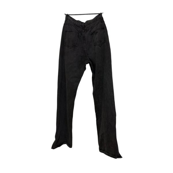 Black denim jeans size L (Category: Jeans) located in San Fernando. Submitted by lovingthings1 (Listing ID 1467440410, Image 3). Description: - Size: L (Model 368) 28 inches - Color: Solid black - Fit: High waist with straight leg cut - Details: Button closure and functional front pockets - Style: Simple basic denim, perfect for everyday casual outfits.