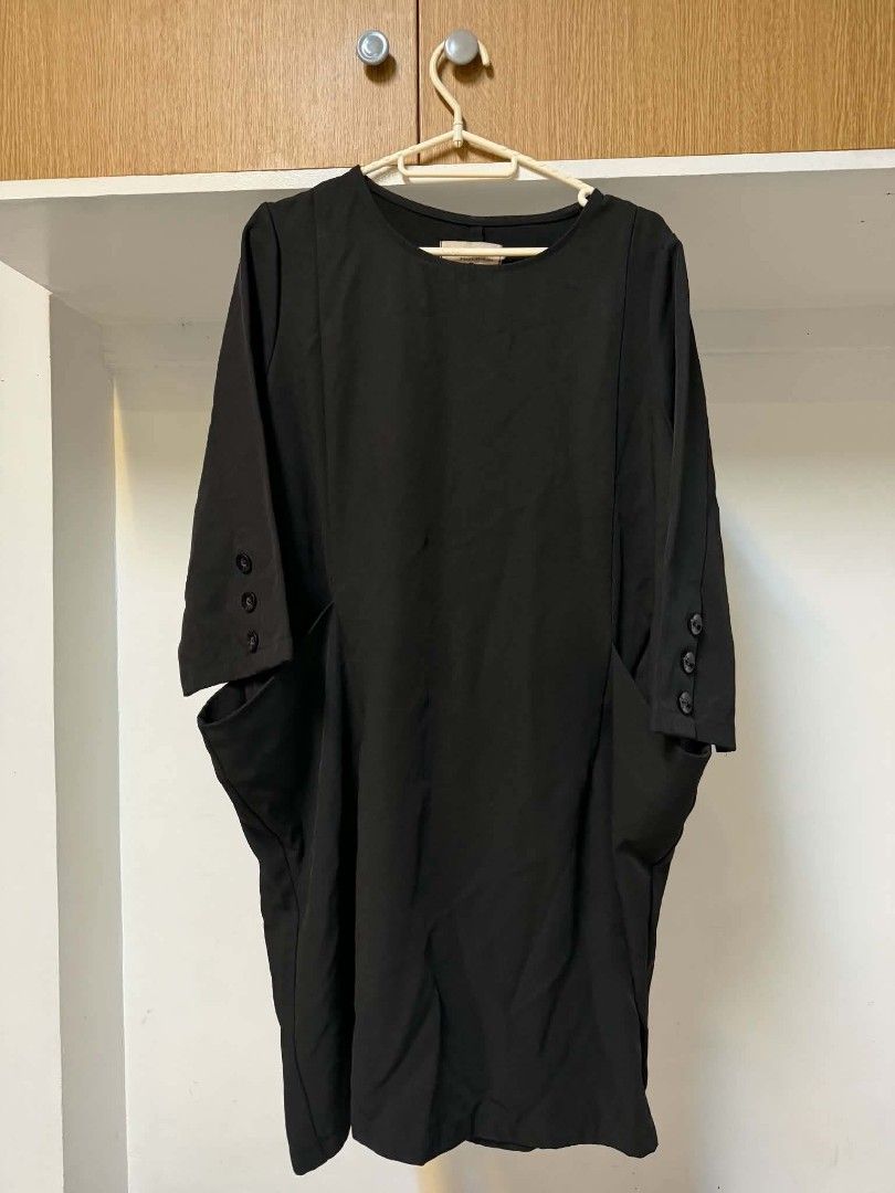 Black Dress (Category: Dresses) located in Manila. Submitted by atozstuff (Listing ID 1467461141, Image 1). Description: .