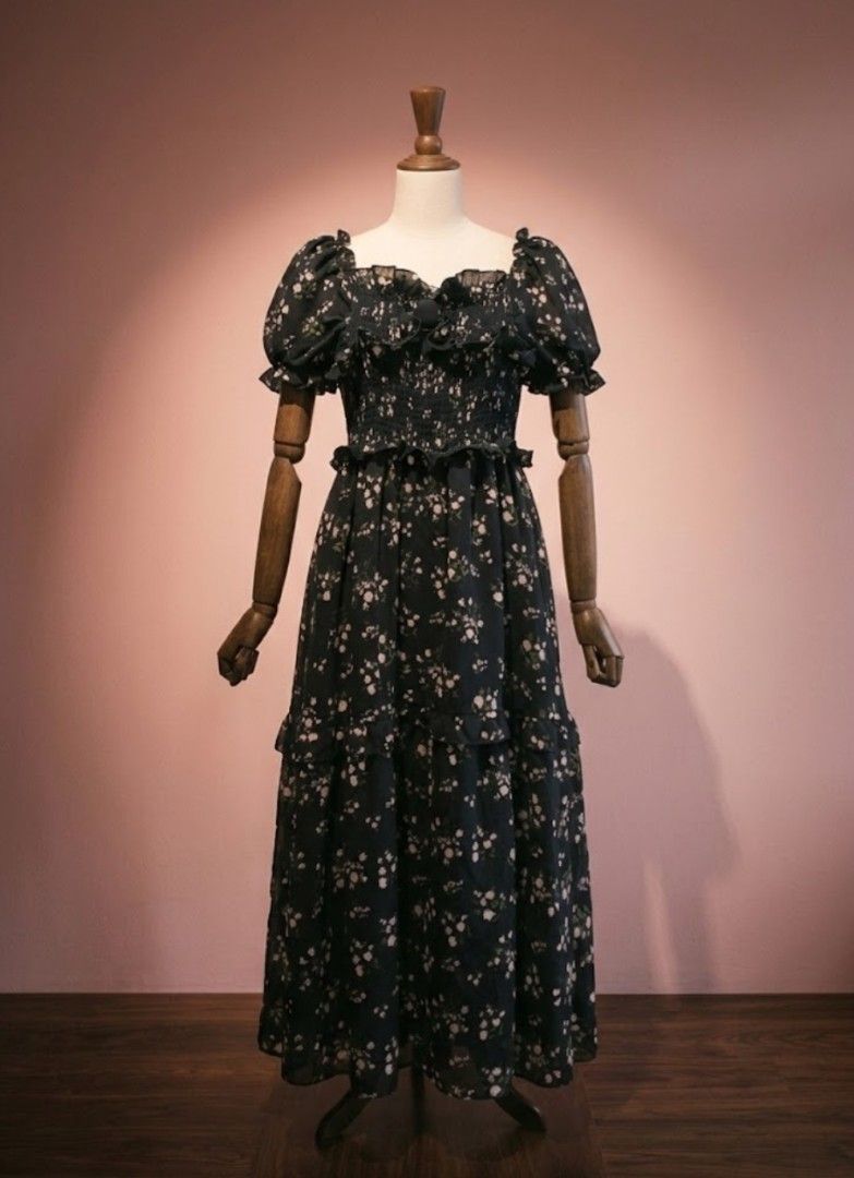 ♟️ Black Floral Dress (Category: Dresses) located in Quezon City. Submitted by goldi_luxe (Listing ID 1467436464, Image 1). Description: Black midi with small pink blossoms, a smocked bodice, puff sleeves, ruffle trim at the bust and waist, and a tiered skirt..