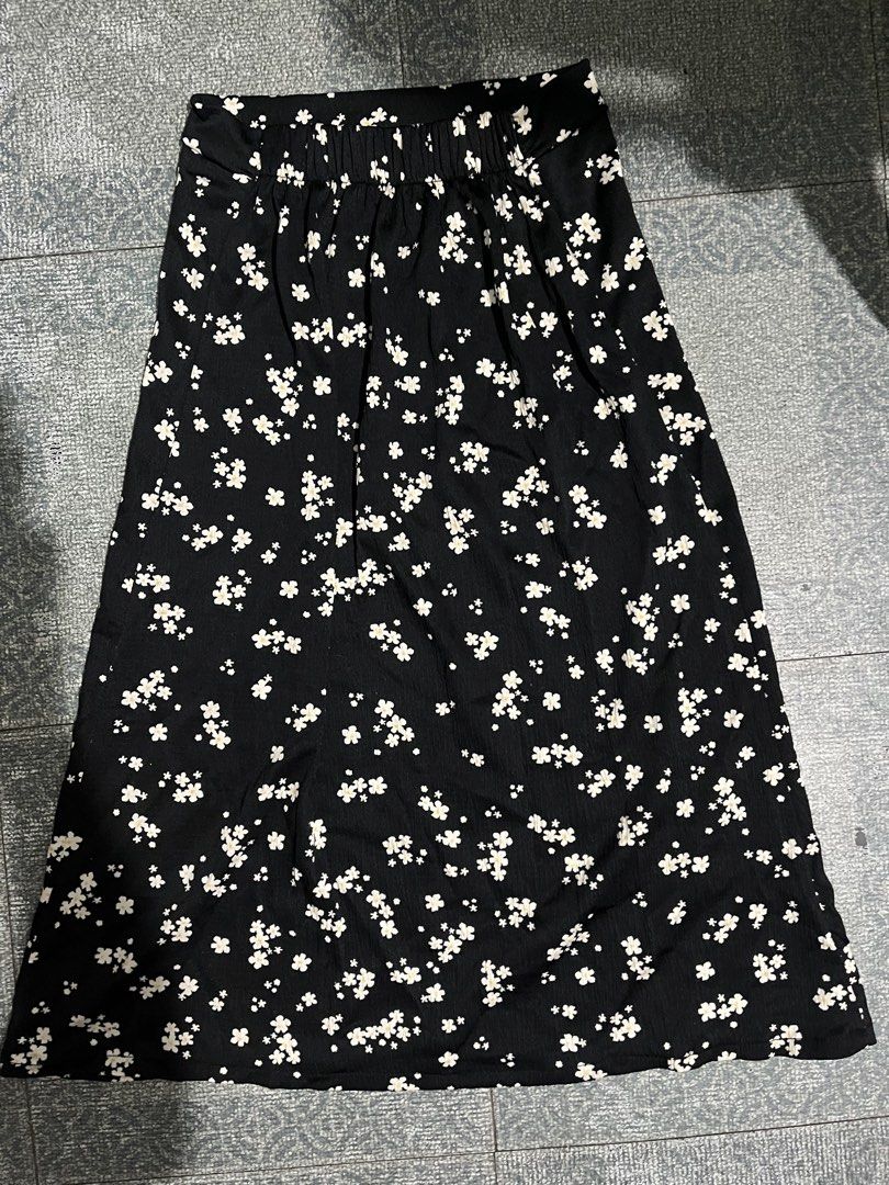 Black Floral Skirt (Category: Skirts) located in Manila. Submitted by rhiangastadora (Listing ID 1467498638, Image 2). Description: -Fits small to large (garterized ang waist).