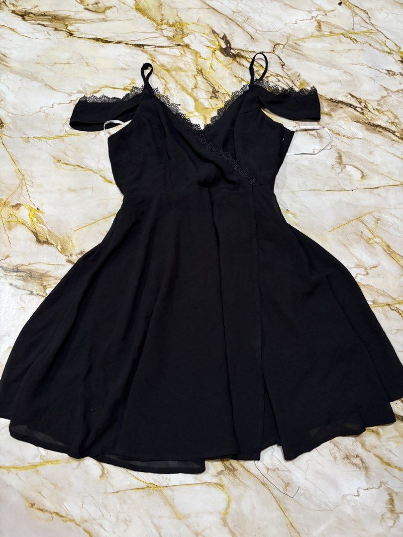 Black flowy dress (Category: Dresses) located in Burgos, Ilocos Norte. Submitted by carou11406 (Listing ID 1467393647, Image 2). Description: Size: s-m.