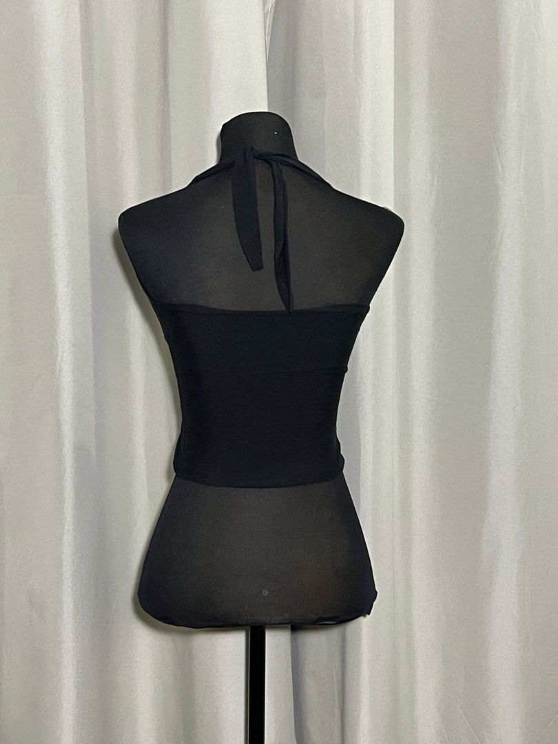 Black halter neck crop top (Category: Sleeveless) located in Las Pinas. Submitted by jilanah (Listing ID 1467572879, Image 2). Description: .