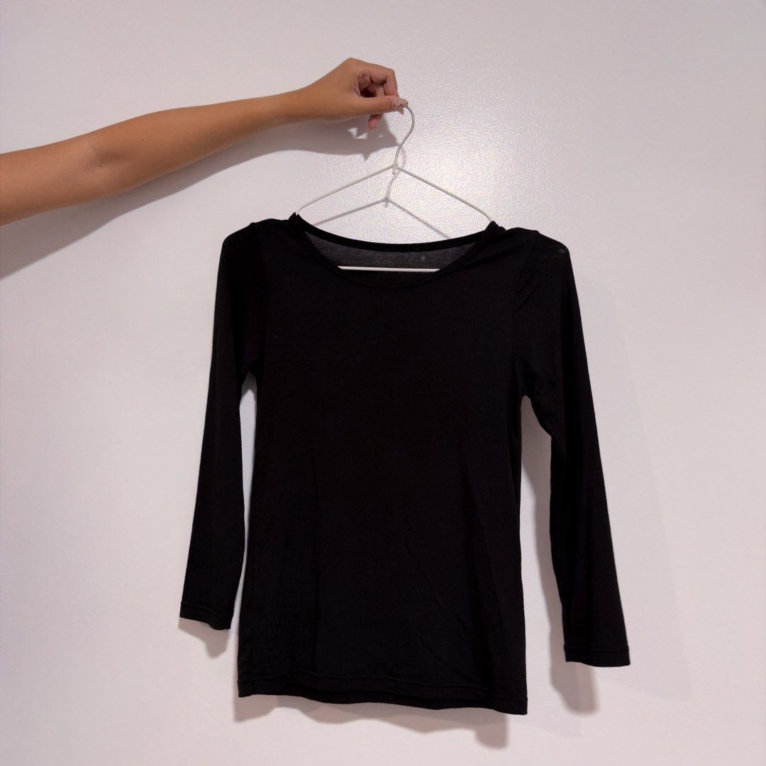 black long sleeve top (Category: Longsleeves) located in Cebu City. Submitted by cuteoncue (Listing ID 1467589135, Image 2). Description: xs-small please see last photo for a minor discoloration. it’s barely noticeable but worth noting. .