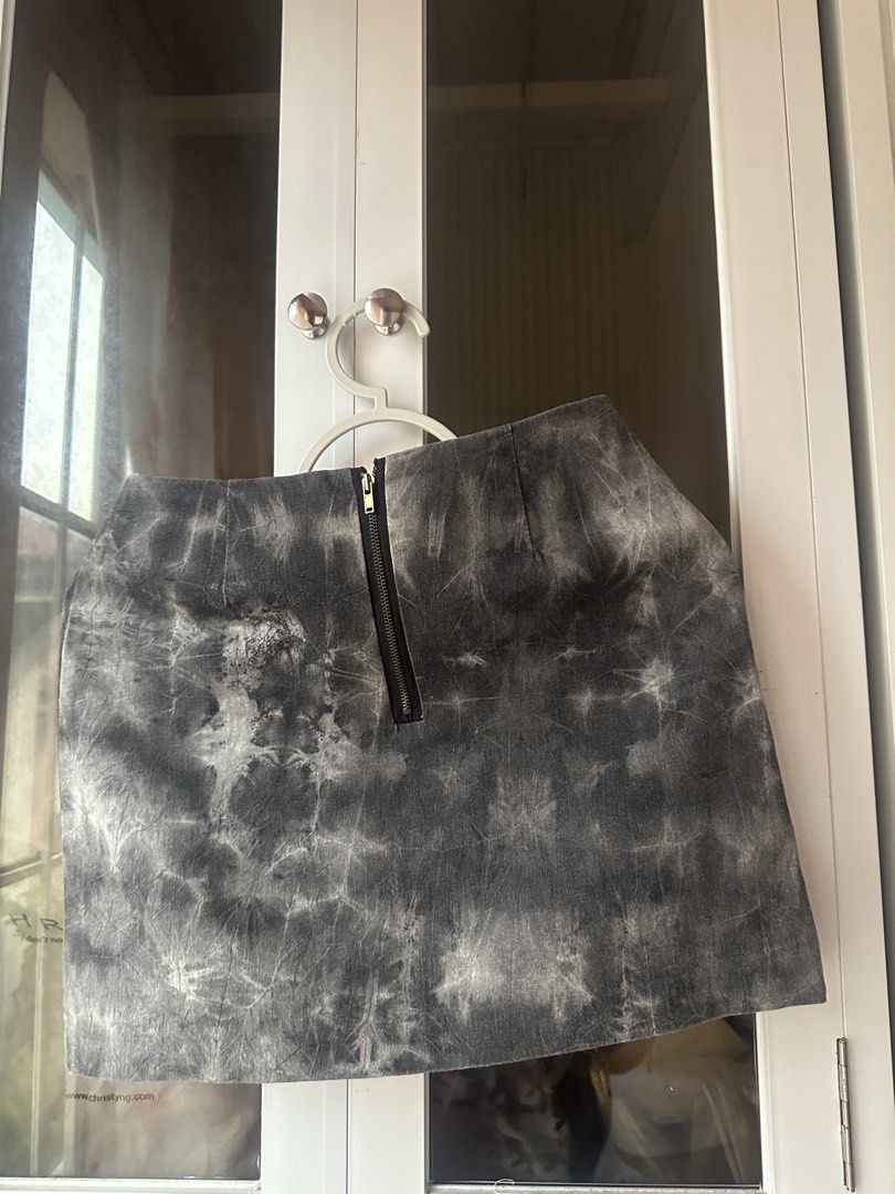 Black Mini Skirt (Category: Skirts) located in Cagayan de Oro. Submitted by zm1.declutter (Listing ID 1467432082, Image 2). Description: .