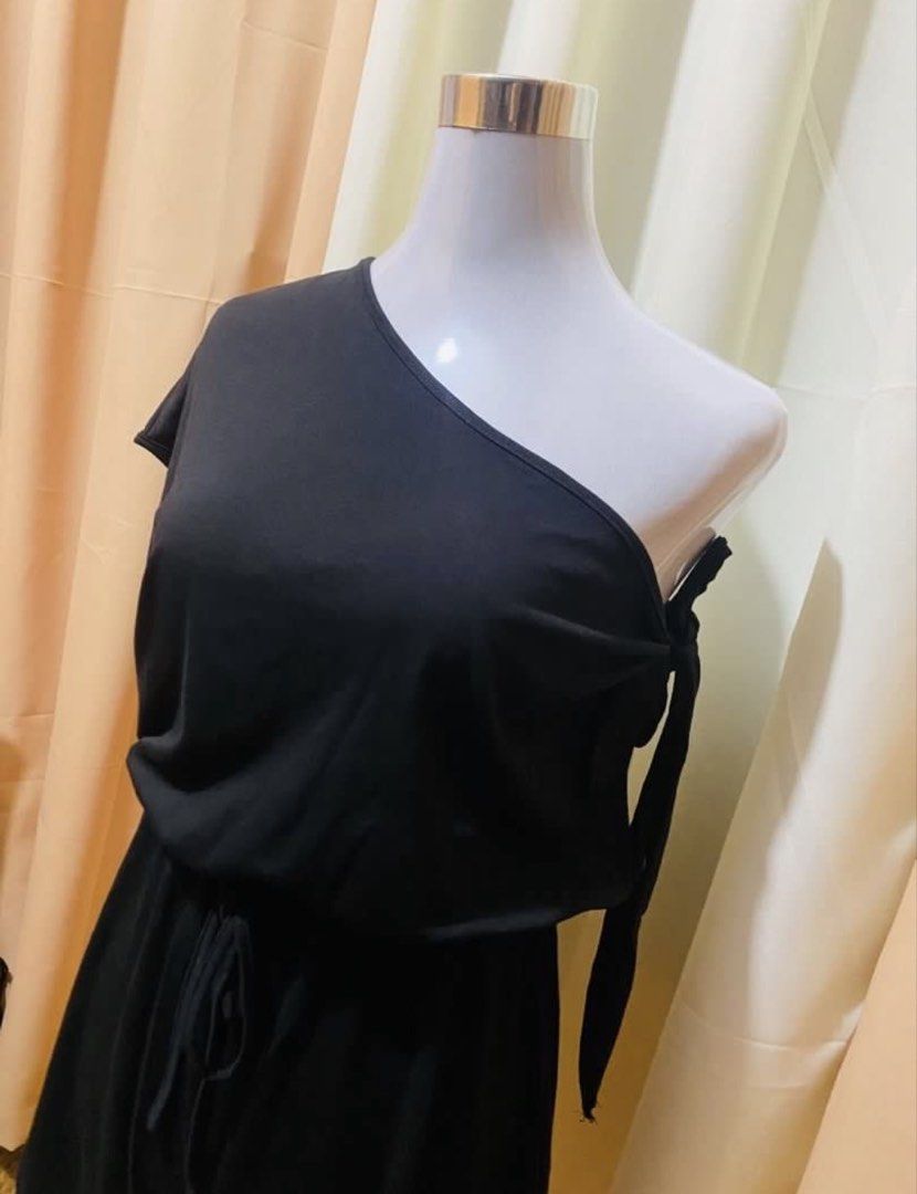 Black One-Shoulder Romper with Waist Tie (Category: Rompers) located in Marikina City. Submitted by jessylady10 (Listing ID 1467472778, Image 2). Description: Chic and comfy black one-shoulder romper in soft jersey fabric. Features a flattering drawstring waist, cute side ribbon tie, and easy pull-on design. Perfect for casual days and warm weather! Gcash payment, lalamove delivery or J&T shipment. .