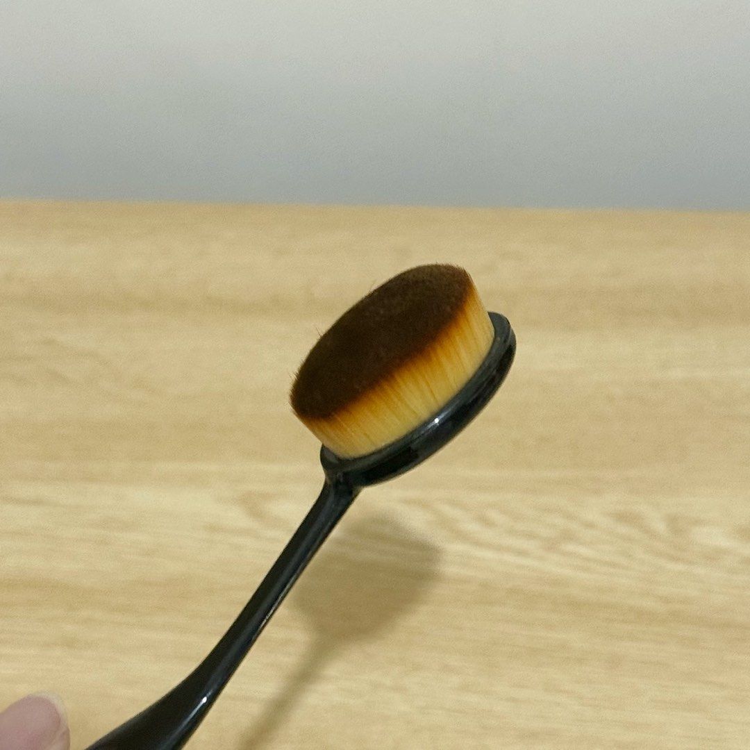 Black oval foundation blending makeup brush (Category: Makeup) located in Marikina City. Submitted by lovegoeson (Listing ID 1467421203, Image 3). Description: - Color: Sleek black with gradient brown and tan tips - Bristles: Dense, super soft synthetic fibers for a flawless finish - Handle: Long handle featuring a comfortable textured grip area - Versatility: Ideal for applying foundation, contour, or powder .