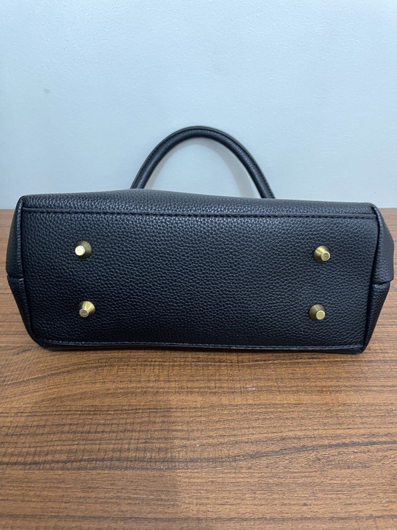 Black Pebbled Leather Top Handle Handbag (Category: Tote Bags) located in Manila. Submitted by prelovedcuties21 (Listing ID 1467443930, Image 3). Description: preloved!! - no strap - no box included rfs: not using anymore, naka tambak nalang.