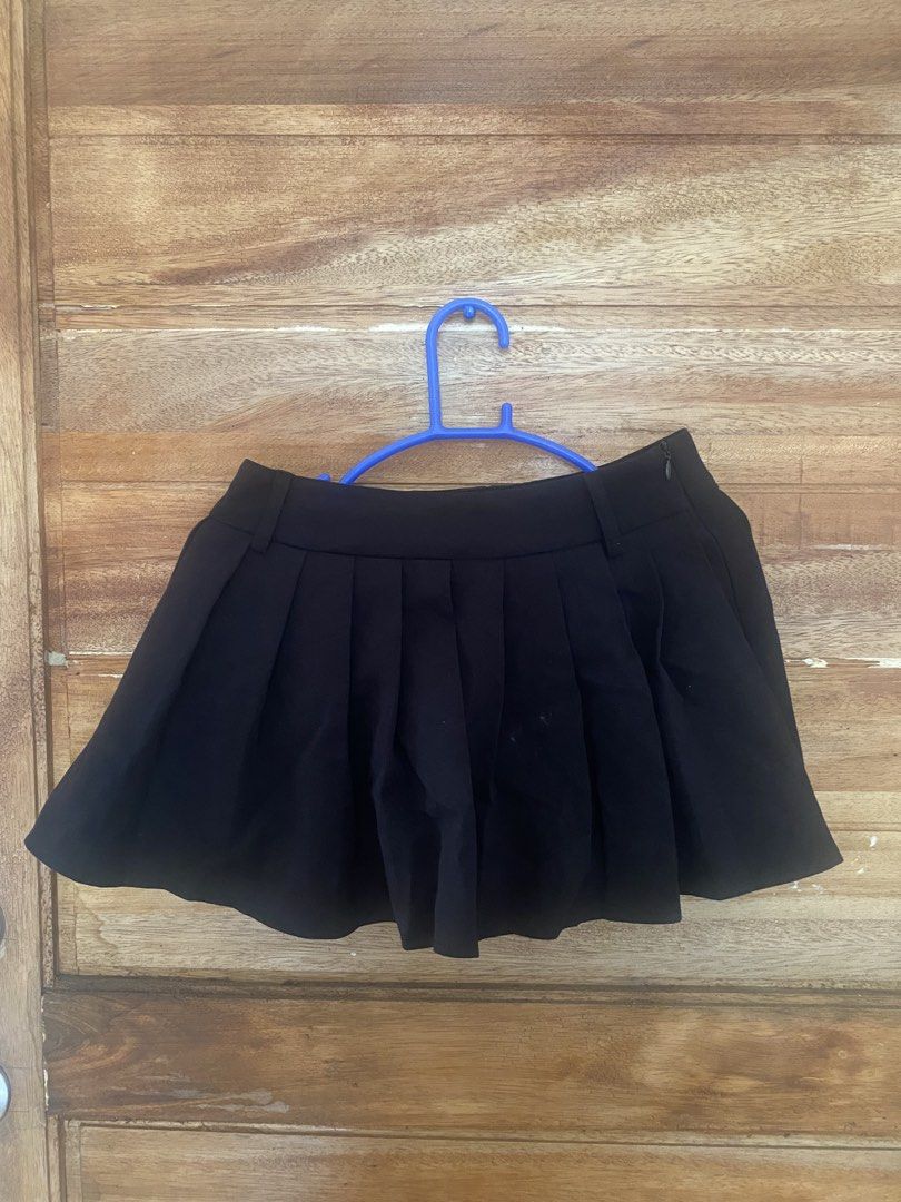 Black Skirts with Shorts (Category: Skirts) located in Maramag. Submitted by 88forke (Listing ID 1467436073, Image 3). Description: size 24-25.