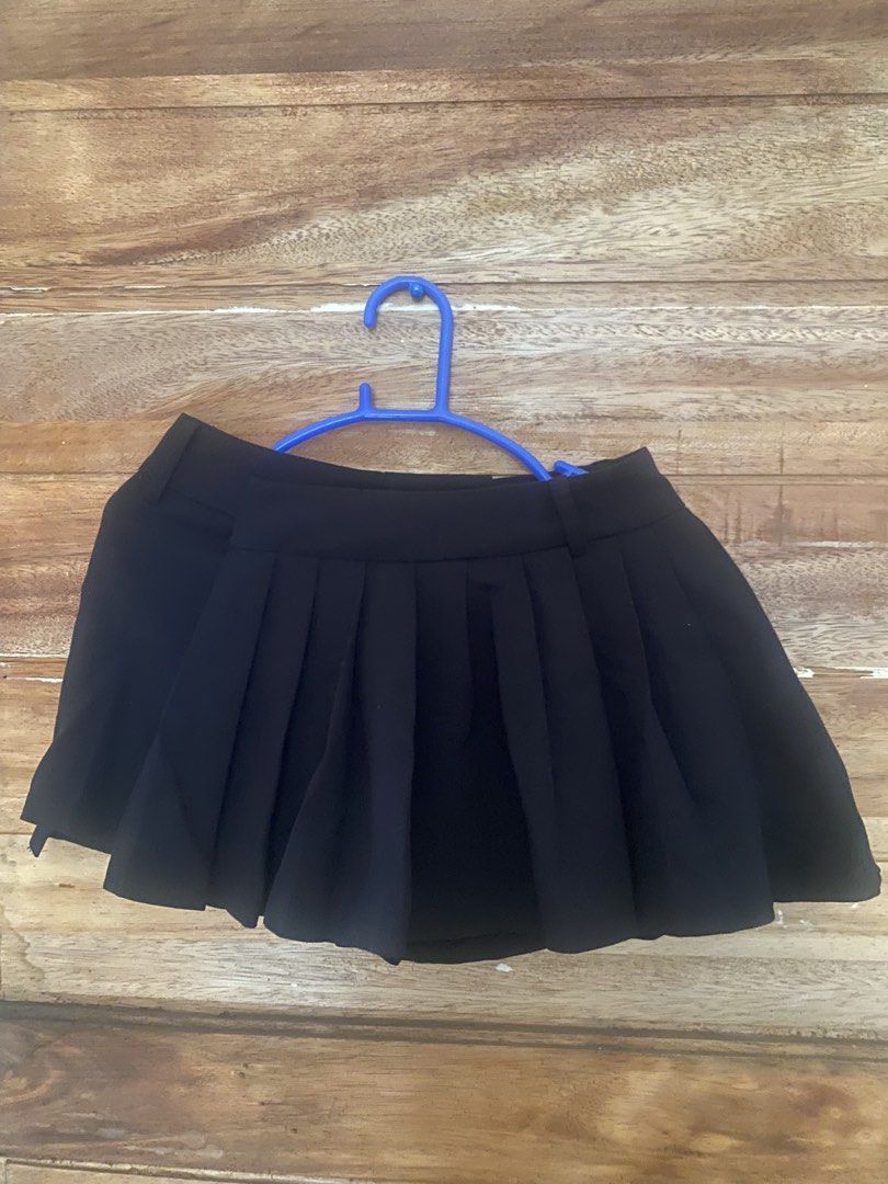Black Skirts with Shorts (Category: Skirts) located in Maramag. Submitted by 88forke (Listing ID 1467436073, Image 2). Description: size 24-25.