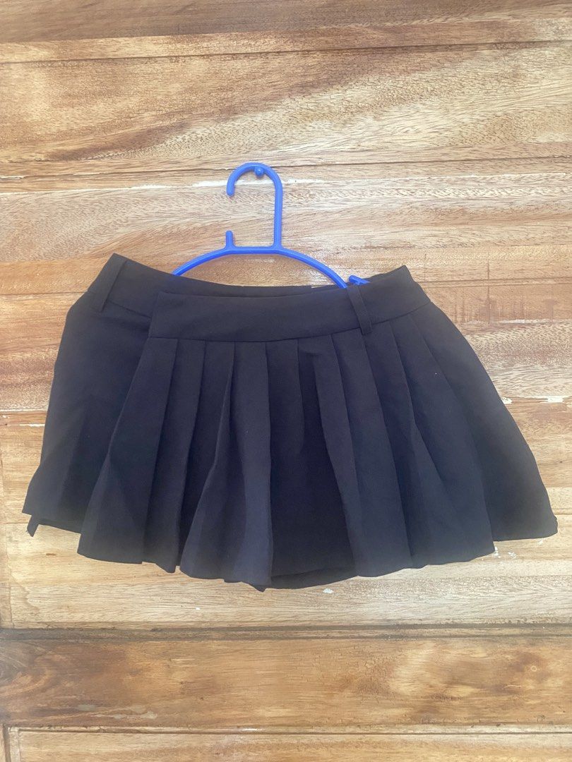 Black Skirts with Shorts (Category: Skirts) located in Maramag. Submitted by 88forke (Listing ID 1467436073, Image 1). Description: size 24-25.