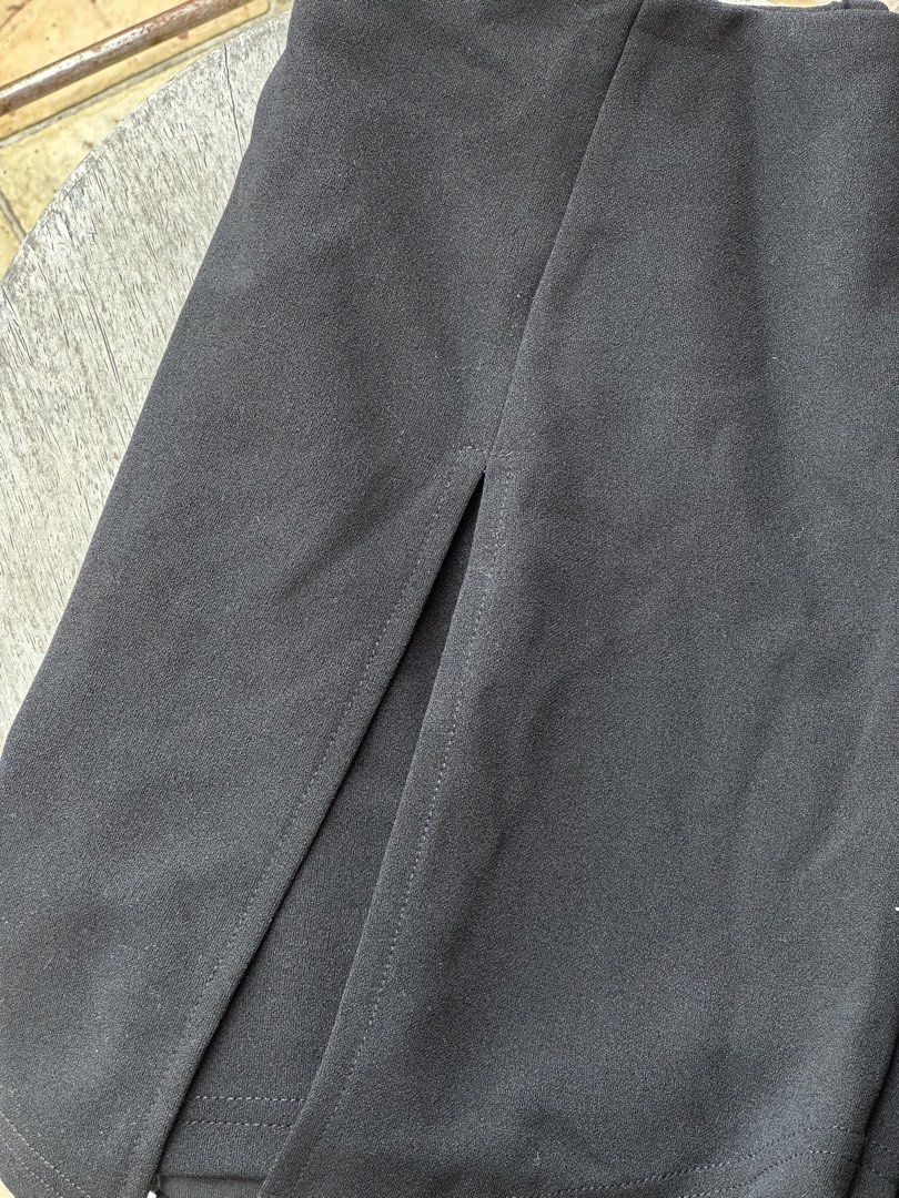 Black skort (Category: Skirts) located in Manila. Submitted by brownbutterlatte (Listing ID 1467457140, Image 3). Description: Used once when i was pregnant. Stretchable. RFS: Too big on me. .