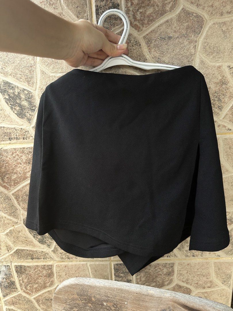 Black skort (Category: Skirts) located in Manila. Submitted by brownbutterlatte (Listing ID 1467457140, Image 2). Description: Used once when i was pregnant. Stretchable. RFS: Too big on me. .