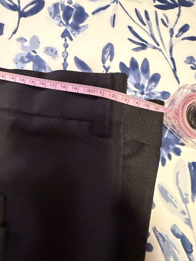 Black Slacks Pants (Category: Trousers) located in Quezon City. Submitted by beauty_eunice (Listing ID 1467367158, Image 2). Description: Bundle Sale!!! 6 pcs preloved almost new *pag magpatahi po kayo 650 each to kaya pamigay sale na to sa 6pcs for 2k Last price posted na po yan Mop gcash -size Large (30-32) - Color: Classic black - Style: Smart casual or formal wear - Fabric: Smooth with clean stitching - Waist: 17 inches across (laid flat) - L