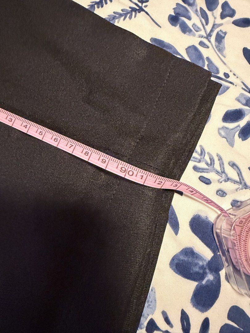 Black Slacks Pants (Category: Trousers) located in Quezon City. Submitted by beauty_eunice (Listing ID 1467367158, Image 3). Description: Bundle Sale!!! 6 pcs preloved almost new *pag magpatahi po kayo 650 each to kaya pamigay sale na to sa 6pcs for 2k Last price posted na po yan Mop gcash -size Large (30-32) - Color: Classic black - Style: Smart casual or formal wear - Fabric: Smooth with clean stitching - Waist: 17 inches across (laid flat) - L