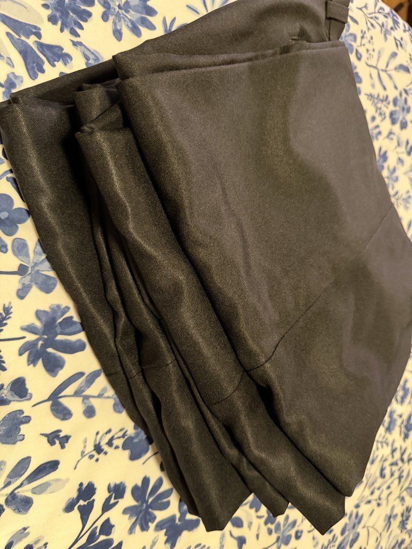 Black Slacks Pants (Category: Trousers) located in Quezon City. Submitted by beauty_eunice (Listing ID 1467367158, Image 1). Description: Bundle Sale!!! 6 pcs preloved almost new *pag magpatahi po kayo 650 each to kaya pamigay sale na to sa 6pcs for 2k Last price posted na po yan Mop gcash -size Large (30-32) - Color: Classic black - Style: Smart casual or formal wear - Fabric: Smooth with clean stitching - Waist: 17 inches across (laid flat) - L