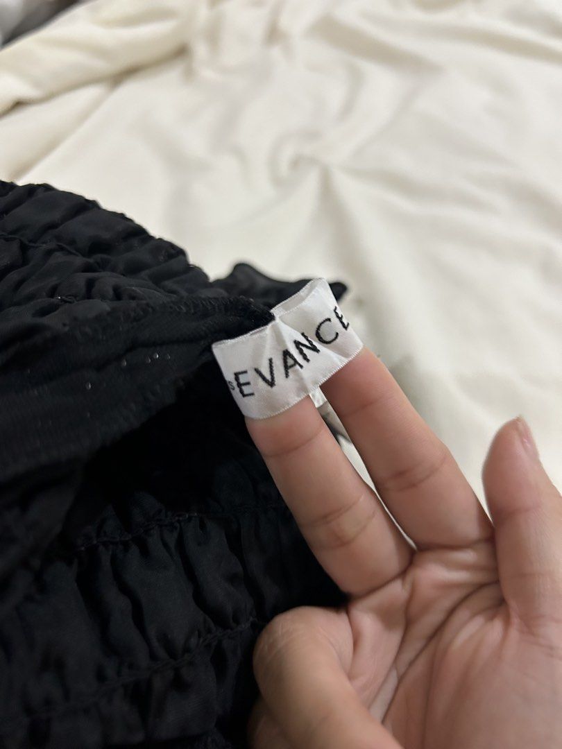 Black Smocked Mock Neck Mesh Top (Category: Sleeveless) located in Cavite. Submitted by lj.collection (Listing ID 1467411166, Image 3). Description: ✦ Best fits xs-s ✦ Got this on an ig shop for ₱220 ✦ worn once, no flaws ✦ has a glitter effect ✦ MOP: Gcash, Maya, Maribank, BDO ✦ MOD: J&T, Lalamove, Grab, Angkas.