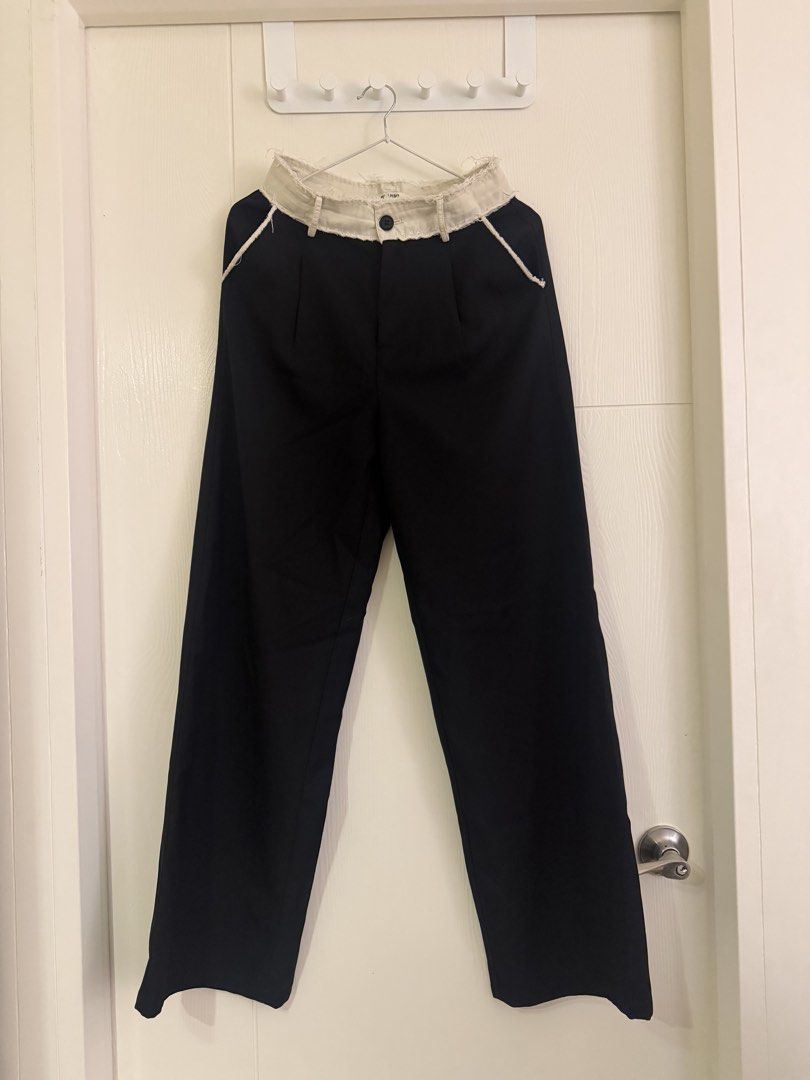 Black Trousers (Category: Jeans) located in Mandaluyong City. Submitted by beyfinds (Listing ID 1467561783, Image 1). Description: .