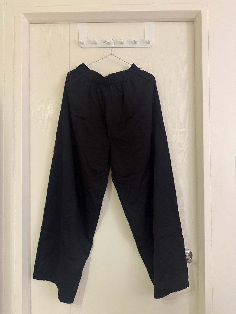 Black wide leg relaxed pants (Category: Jeans) located in Mandaluyong City. Submitted by beyfinds (Listing ID 1467563300, Image 1). Description: - Color: Black - Style: Wide leg, relaxed fit - Waist: Elastic waistband for easy slip-on comfort - Material: Smooth, lightweight fabric .