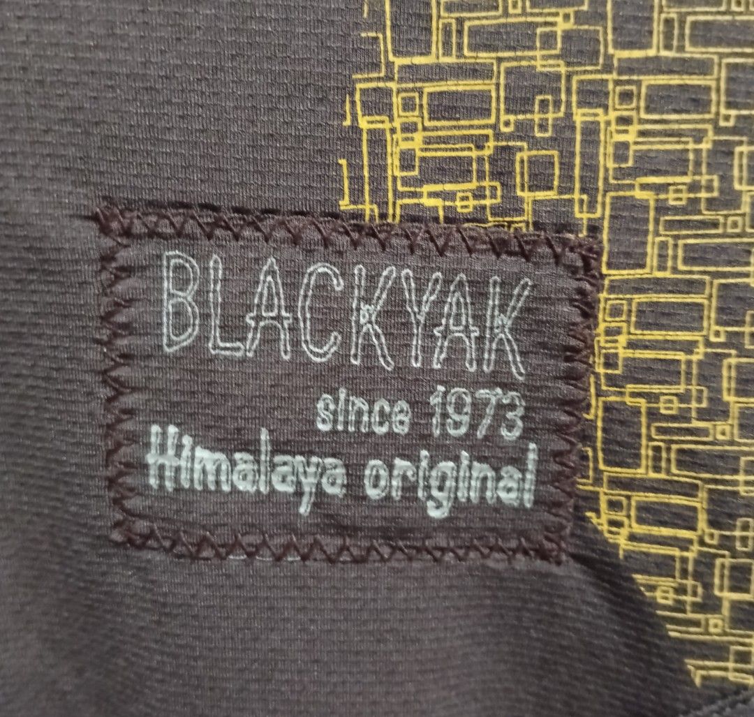 Black Yak extreme peak pullover for her (Category: Activewear) located in Pateros City. Submitted by blashjunks.y2k (Listing ID 1467362894, Image 3). Description: BLACKYAK EXTREME PEAK PULLOVER FOR HER SIZE SMALL-MEDIUM 24" LENGTHM 18" WIDTH 450PHP MSG US.