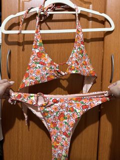 (Category: ) located in . Submitted by biancaagbscloset (Listing ID 1467575992, Image 1). Description: .
