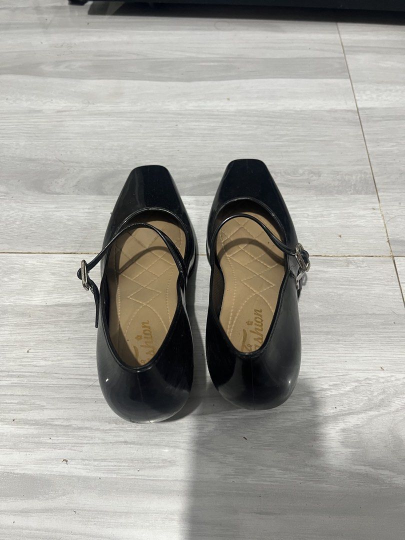 Block Heel Shoes with Buckle Strap (Category: Heels) located in San Mateo. Submitted by kimmie36512 (Listing ID 1467400917, Image 3). Description: Maliit size pang 35-36 - Heel: Comfortable chunky low block heel for stable height - Fit: Adjustable buckle strap across the instep - Comfort: Quilted beige inner sole with subtle branding - Condition: Clean soles and uppers with minimal signs of wear.