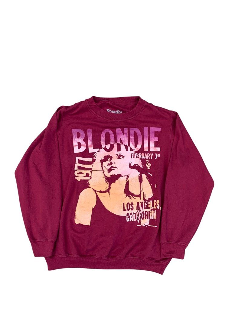 Blondie sweatshirt (Category: Hoodies) located in Lipa City. Submitted by inglowetrust (Listing ID 1467402166, Image 1). Description: Blondie Sweatshirt Size: M | Width: 20 | Length: 25.5 Condition: Print: “BLONDIE 1977” Debbie Harry photo Sleeves: Long with ribbed cuffs .