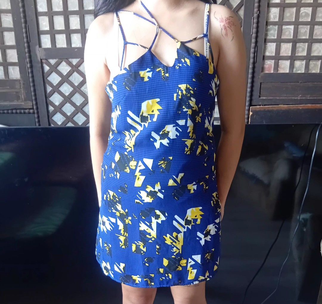 Blue abstract print mini dress with spaghetti straps (Category: Dresses) located in San Nicolas. Submitted by mar0316 (Listing ID 1466618913, Image 1). Description: mop---gcash/maya/bank transfer payment first before shipping 3 items & above ---free shipping shipping day--- thursday.