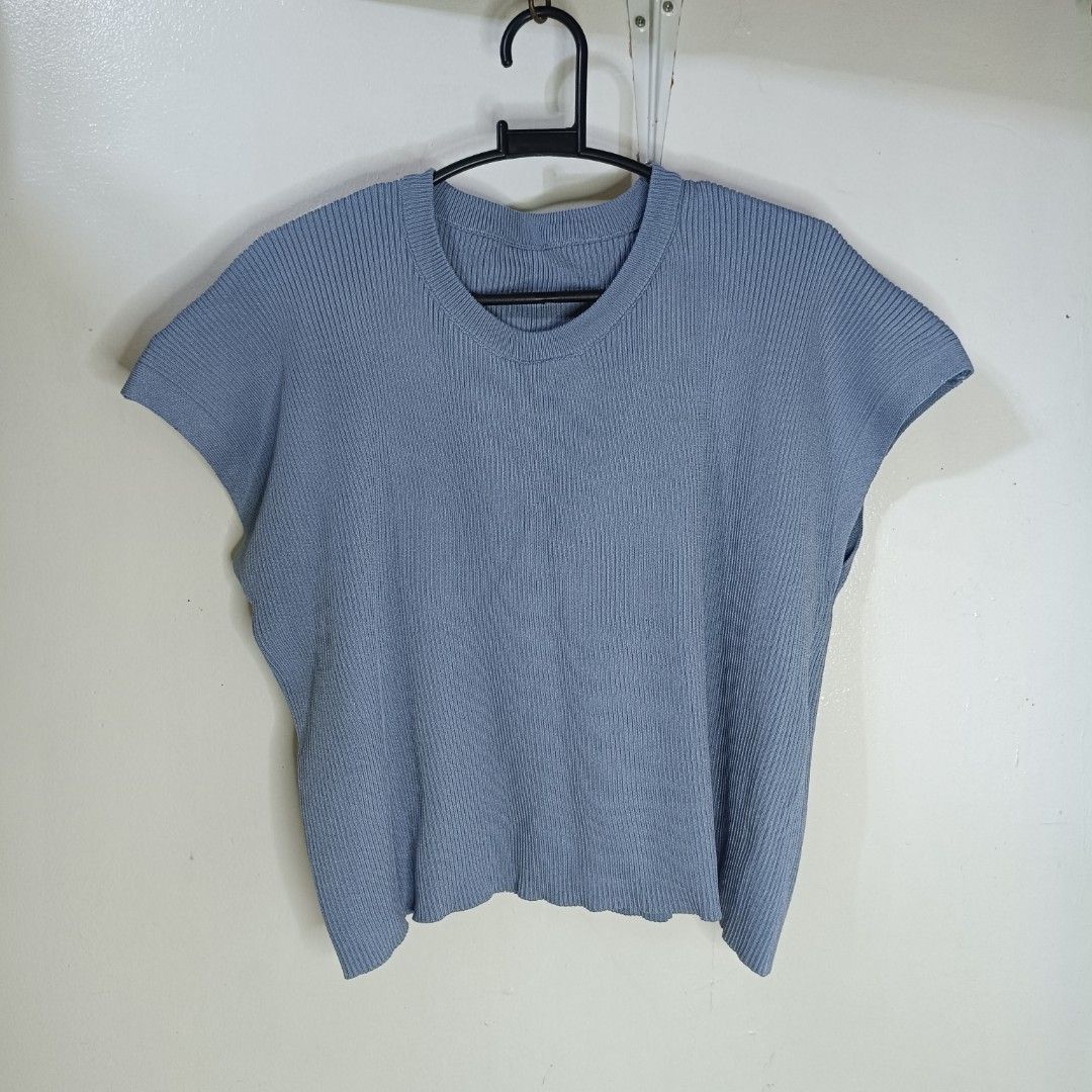 Blue Knitted Short Sleeve Top (Category: Blouses) located in Santa Maria. Submitted by abclosetph (Listing ID 1467422727, Image 1). Description: medida size! bust: 46-60 (very stretchy) length: 19 - unused - color may vary due to lighting. - manage your expectations..