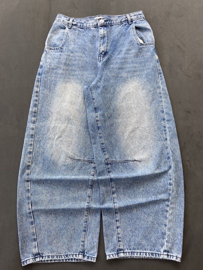 Blue washed barrel Jeans Baggy Denim (Category: Jeans) located in Davao. Submitted by krixianhandpicked (Listing ID 1467447021, Image 1). Description: Baggy barrel pants ( Hard thick ) Waist 32 Thigh 14.5 Length 40 Leg hole 10.3 - Trendy acid wash denim with a relaxed wide-leg baggy cut - Features light fading on knees and thighs for a worn-in look - Classic 5-pocket design with stylish contrast stitching - Secure button fly closure and straight 