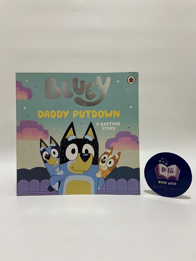 Bluey Daddy Putdown (Category: Children's Books) located in Caloocan City. Submitted by dmbooknook (Listing ID 1467414588, Image 1). Description: - VGUC, minimal corner wear (upper right), water stain (lower left) - Large Paperback| Full color Illustrations 📌 𝘈𝘭𝘭 𝘪𝘵𝘦𝘮𝘴 𝘢𝘳𝘦 𝘤𝘳𝘰𝘴𝘴𝘱𝘰𝘴𝘵𝘦𝘥. 𝘍𝘪𝘳𝘴𝘵 𝘵𝘰 𝘱𝘢𝘺/𝘤𝘰𝘯𝘧𝘪𝘳𝘮 𝘨𝘦𝘵𝘴 𝘵𝘩𝘦 𝘣𝘰𝘰𝘬. 📌 𝘉𝘰𝘰𝘬𝘴 𝘢𝘳𝘦 𝘱𝘳𝘦-𝘭𝘰𝘷𝘦𝘥 𝘢𝘯𝘥 𝘮𝘢𝘺 𝘩𝘢𝘷𝘦 𝘧𝘭𝘢𝘸𝘴 𝘭�
