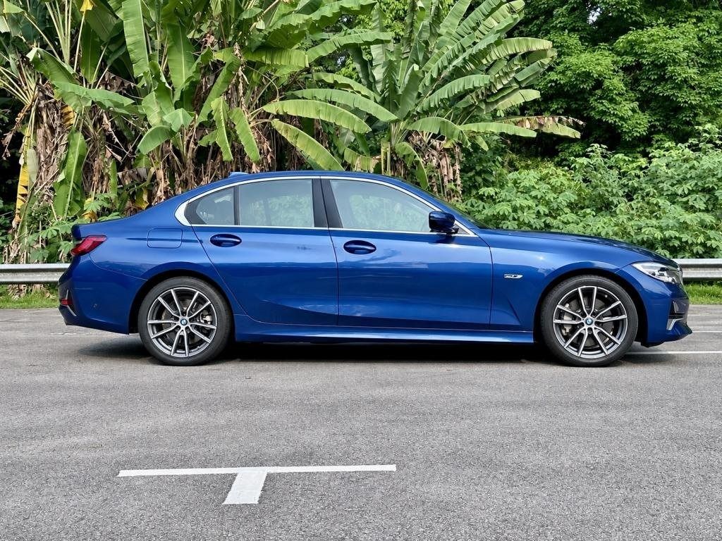 BMW 3 Series Plug-in Hybrid 330e Luxury (A) (Category: Used Cars) located in Singapore. Submitted by m_macztech (Listing ID 1465206421, Image 2). Description: ➡️ Features 2.0L popular B48 engine with lithium-ion Hybrid battery paired with 8-speed (a) Steptronic transmission producing 288bhp. ℹ️ Accessories 10.25" touchscreen with navigation & Apple/Android CarPlay. Interior ambient lighting, auto hold, dual electric seats, reverse camera/sensor, 