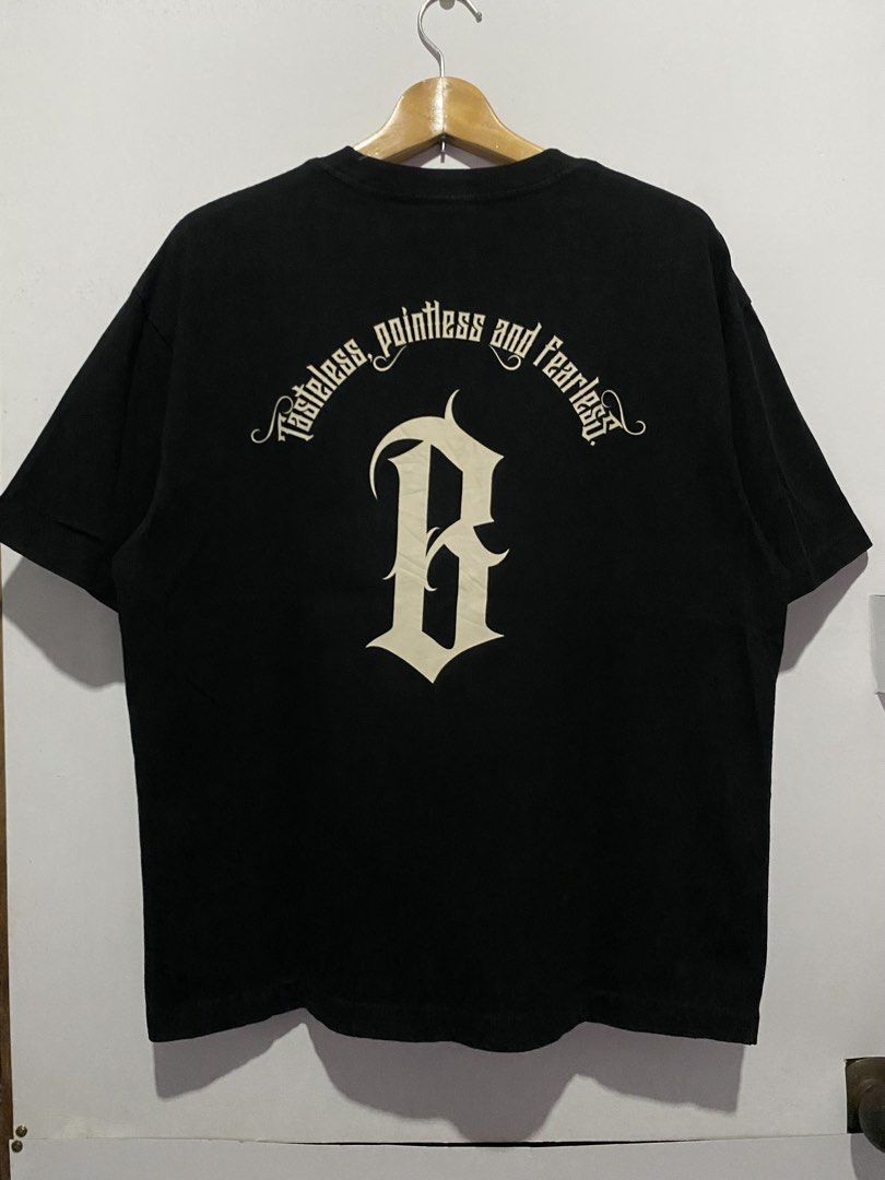 Boneless Black Graphic Tee (Category: Tshirts & Polo Shirts ) located in Jaen. Submitted by oshimamark58418 (Listing ID 1467553173, Image 1). Description: - Brand: Boneless - Color: Black - Size: S (Approx. 23" x 27" based on manual measurement) - Design: Small 'B' logo on chest; large 'B' graphic and 'Tasteless, pointless and fearless' text on the back - Condition: Clean fabric with solid, high-quality print.