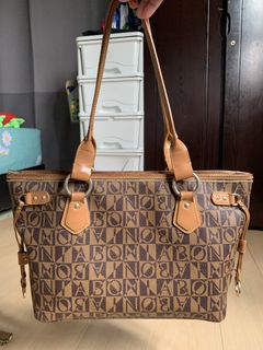 (Category: ) located in . Submitted by missss.preloved (Listing ID 1467417264, Image 1). Description: .