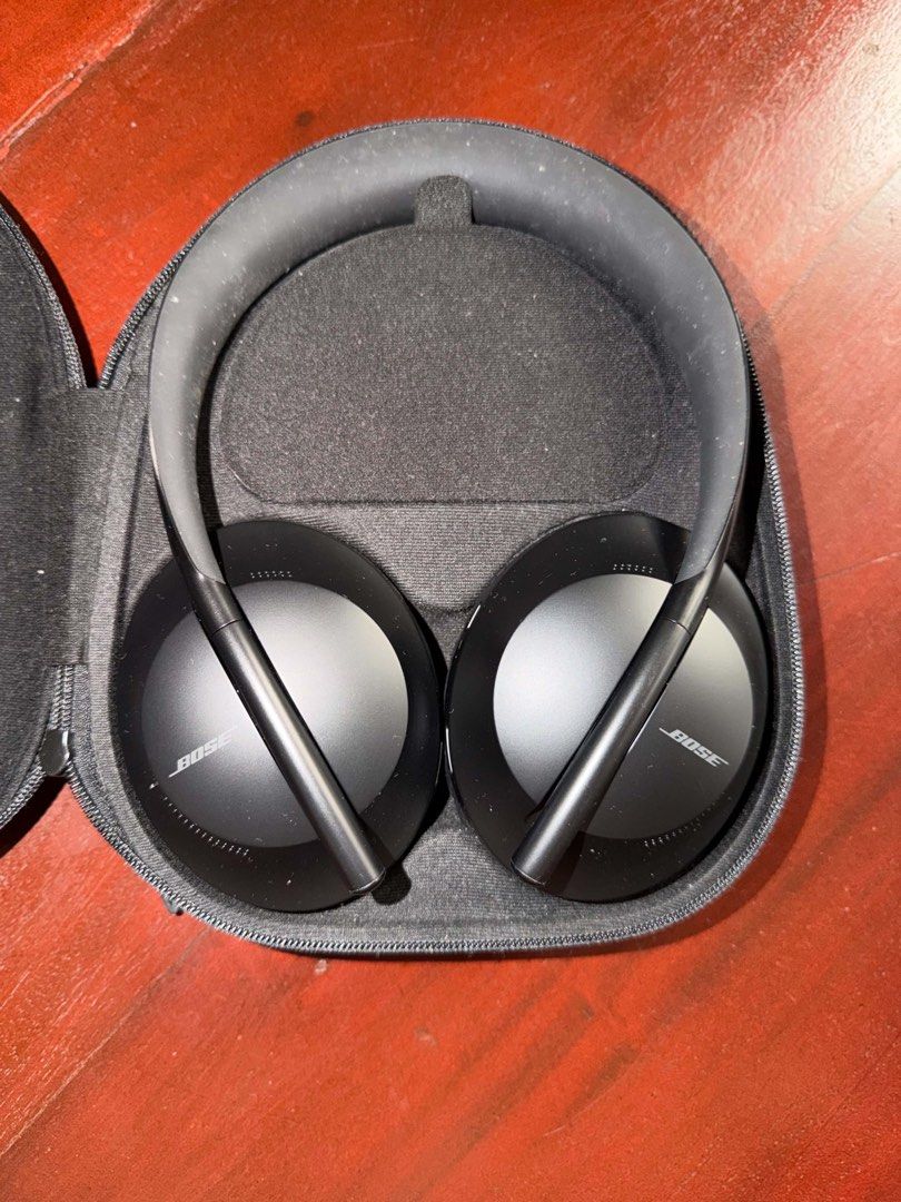 Bose Headphones (Category: Headphones & Headsets) located in Manila. Submitted by kcwfav (Listing ID 1467456315, Image 1). Description: Bose Noise Cancelling Headphones 700 (NC 700) Black Original Price: ₱9,000 (Negotiable) Selling my original Bose Noise Cancelling Headphones 700 (NC 700) in black. 🎧 Details: Brand: Bose Model: Noise Cancelling Headphones 700 Color: Black Type: Wireless over-ear headphones Includes: Headphones and carrying case 