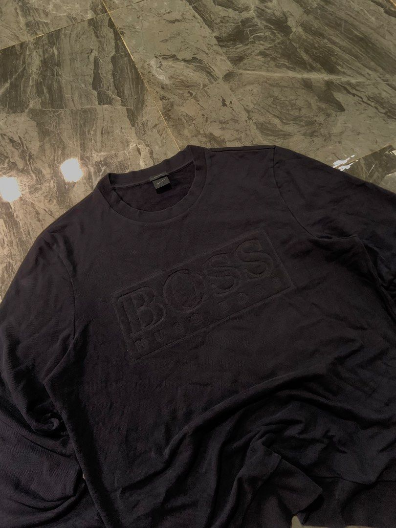Boss hugo boss pullover (Category: Hoodies) located in Prosperidad. Submitted by basicdept07 (Listing ID 1467365435, Image 2). Description: Boss hugo boss pullover Size Xl 23x29 Cr 9/10 Issue last photo .