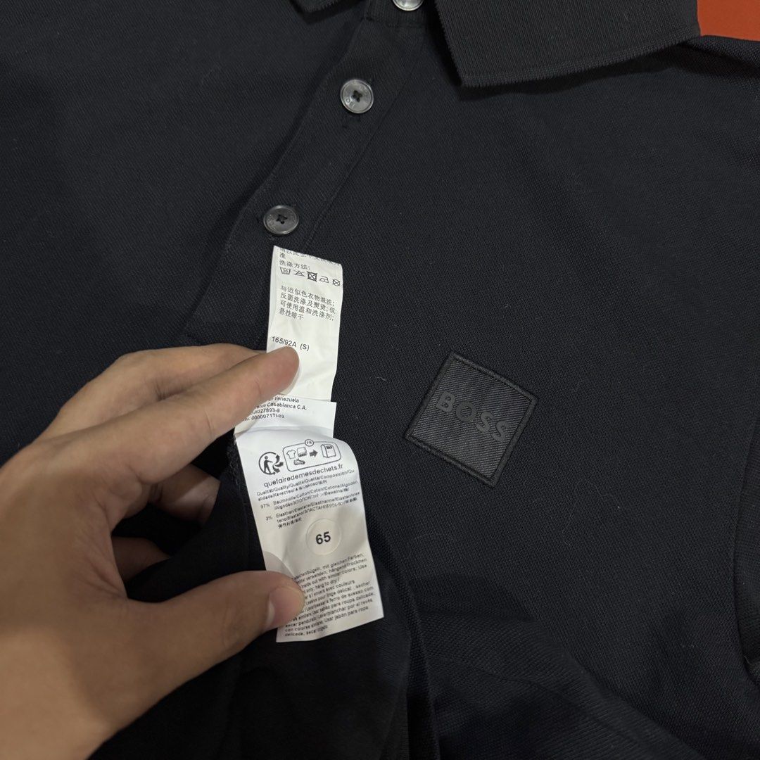 BOSS POLO SHIRT (Category: Tshirts & Polo Shirts ) located in Pasig City. Submitted by buzzthrifty (Listing ID 1467546579, Image 3). Description: SIZE S-M 18x27 GOOD AS NEW PWEDENG PWEDE SA MASELAN.