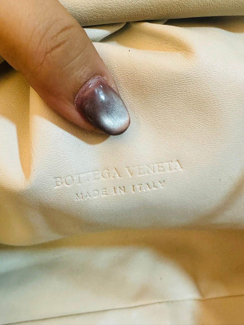 Bottega veneta (Category: Shoulder Bags) located in Lipa City. Submitted by thyra06 (Listing ID 1467413087, Image 2). Description: .