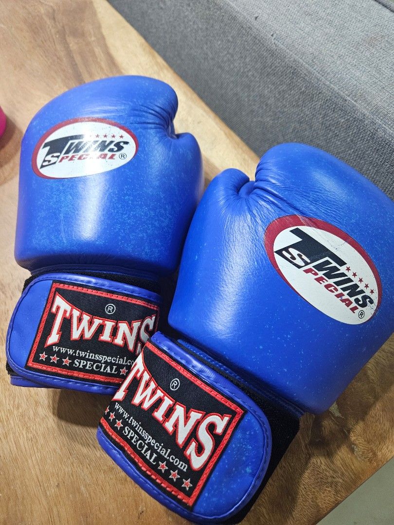 Boxing Gloves 14 oz Blue (Category: Combat Sports) located in Mandaluyong City. Submitted by reyerayo (Listing ID 1467494908, Image 1). Description: - Brand: Twins Special - Color: Blue - Size: 14 oz (Standard) - Material: Genuine leather - Closure: Hook and loop wrist straps with branded logo patches - Style: Classic Muay Thai - Use: Ideal for sparring and heavy bag work - Condition: Ready for training with solid wrist support.