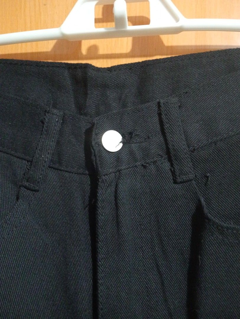 BRAND NEW Black Denim Pants 26 (Category: Jeans) located in Manila. Submitted by cenasells (Listing ID 1467570828, Image 2). Description: Brand new Denim Pants Waist : 26 inches Length : 39 inches Flaw :Unstitched Button hole.
