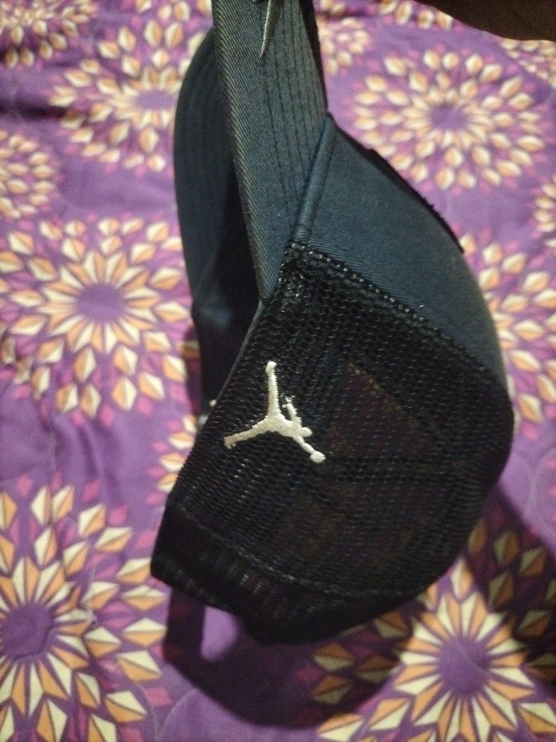 Branded jordan caps (Category: Caps & Hats) located in Manila. Submitted by chrstn.sy (Listing ID 1467539003, Image 2). Description: no issues -just a little bit dirty -branded with tags.