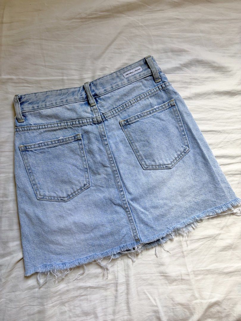 Branded original design denim mini skirt size 24 (Category: Skirts) located in Lucena. Submitted by outfyndbyia_07123 (Listing ID 1467368231, Image 3). Description: Refer to the dimension above .