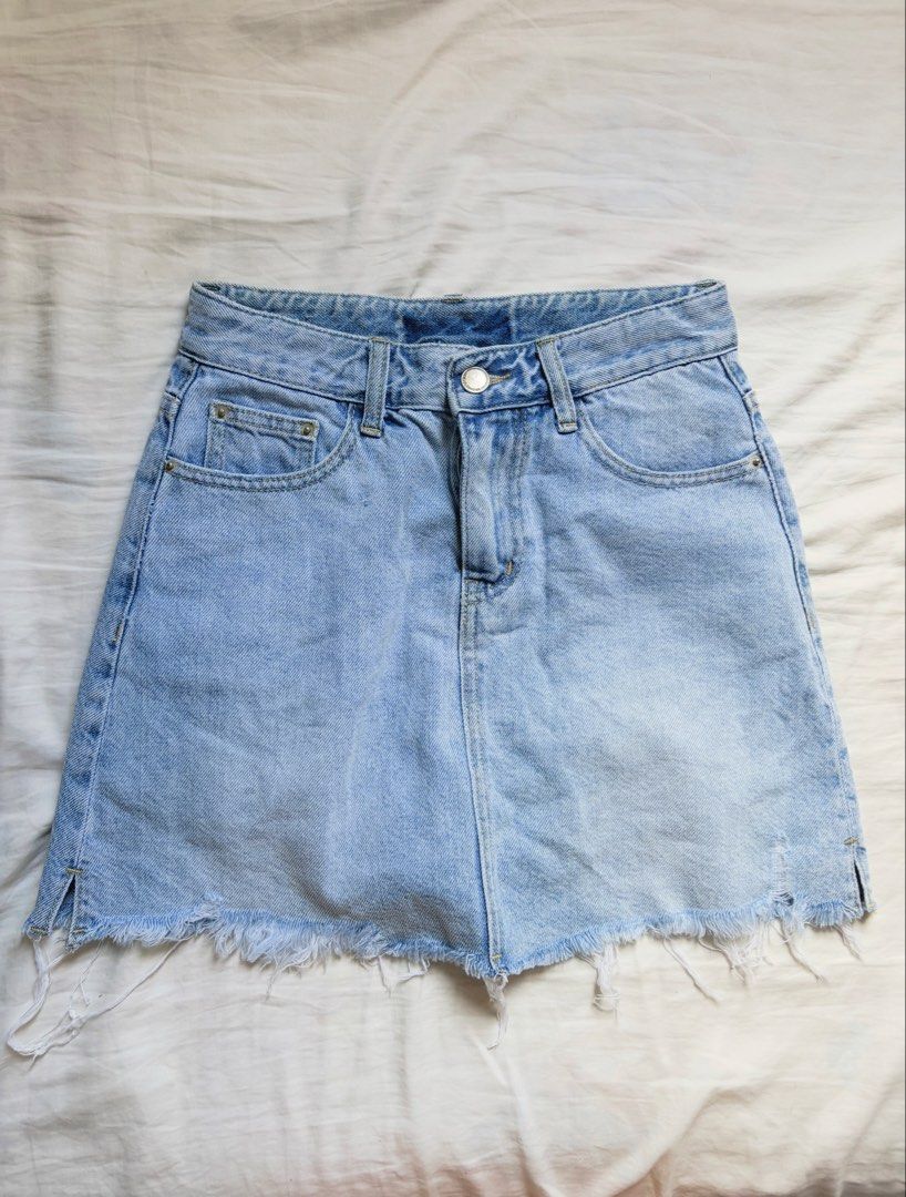 Branded original design denim mini skirt size 24 (Category: Skirts) located in Lucena. Submitted by outfyndbyia_07123 (Listing ID 1467368231, Image 2). Description: Refer to the dimension above .